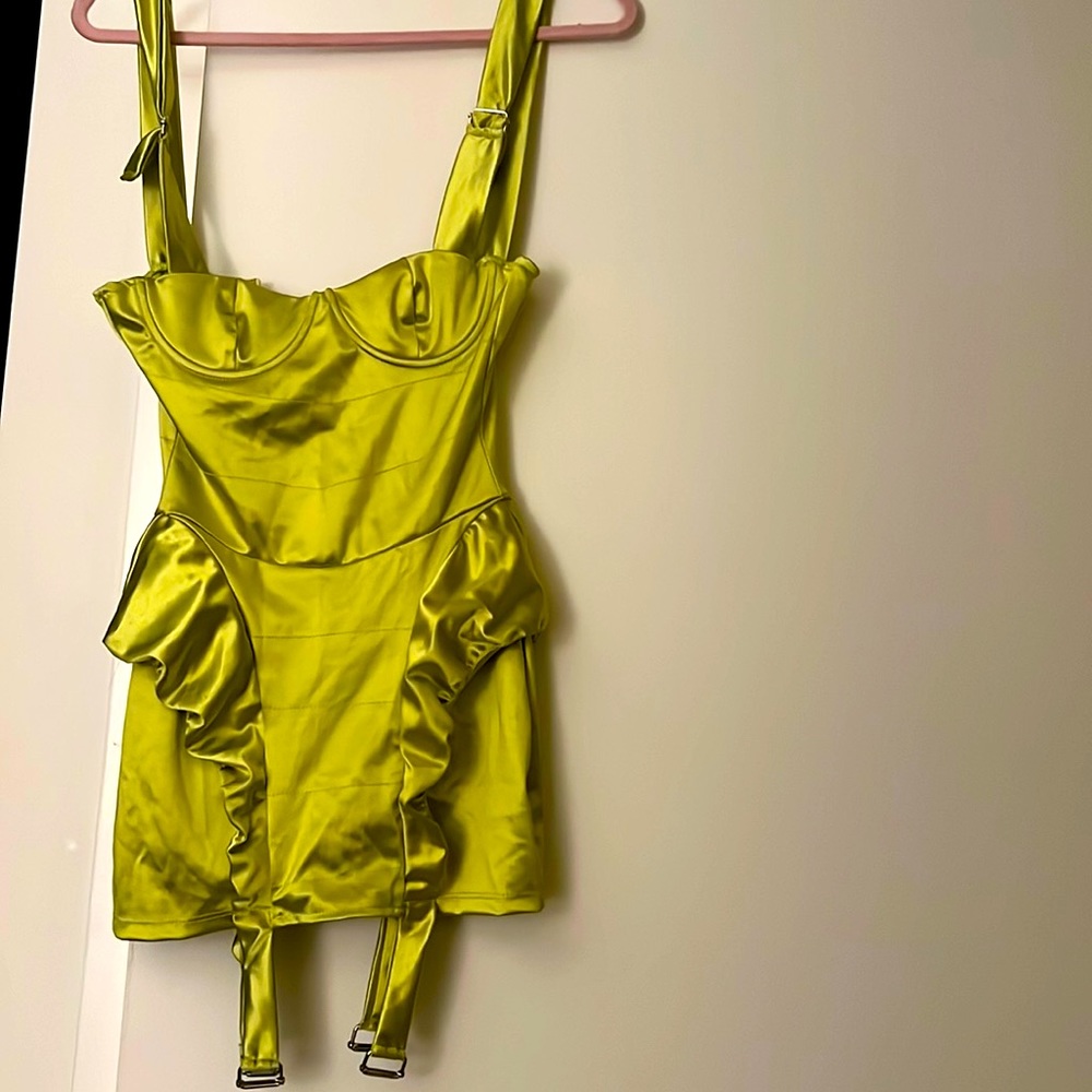 From greyscale xs green midi dress